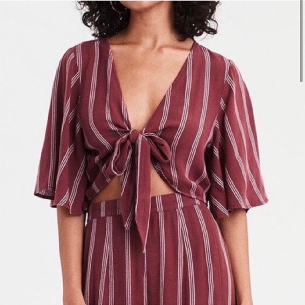 American Eagle Outfitters Tie Front Crop Top